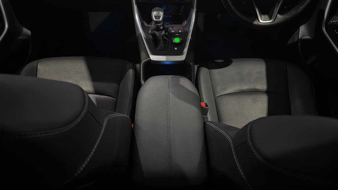 2024 Toyota RAV4 Cruiser (AWD) Hybrid, Automatic, 41227 km, Center Console