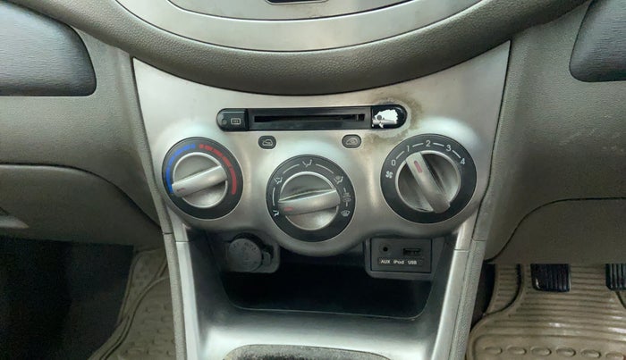 2012 Hyundai i10 SPORTZ 1.2, CNG, Manual, 1,20,010 km, AC Unit - Directional switch has minor damage