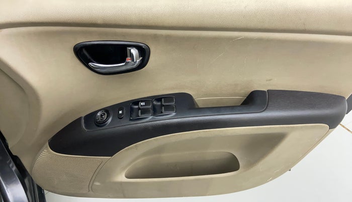 2012 Hyundai i10 SPORTZ 1.2, CNG, Manual, 1,20,010 km, Driver Side Door Panels Control