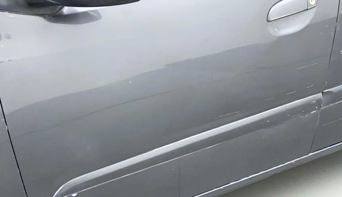 2012 Hyundai i10 SPORTZ 1.2, CNG, Manual, 1,20,010 km, Front passenger door - Minor scratches