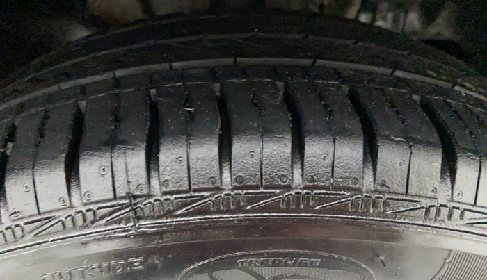 2017 Tata Tiago XT 1.2 REVOTRON, Petrol, Manual, 80,880 km, Right Front Tyre Tread