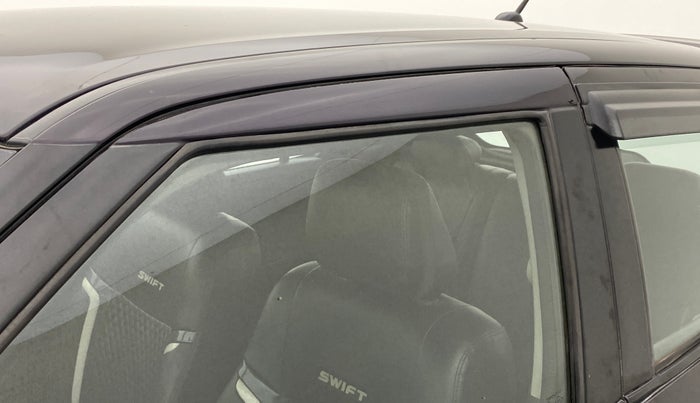 2014 Maruti Swift VXI D, Petrol, Manual, 46,579 km, Front passenger door - Door visor damaged