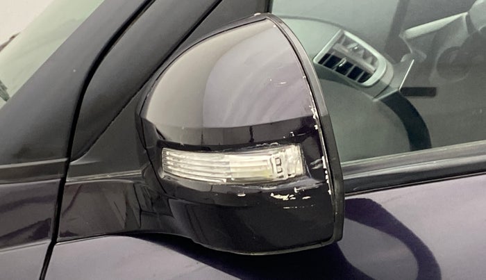 2014 Maruti Swift VXI D, Petrol, Manual, 46,579 km, Left rear-view mirror - Indicator light has minor damage