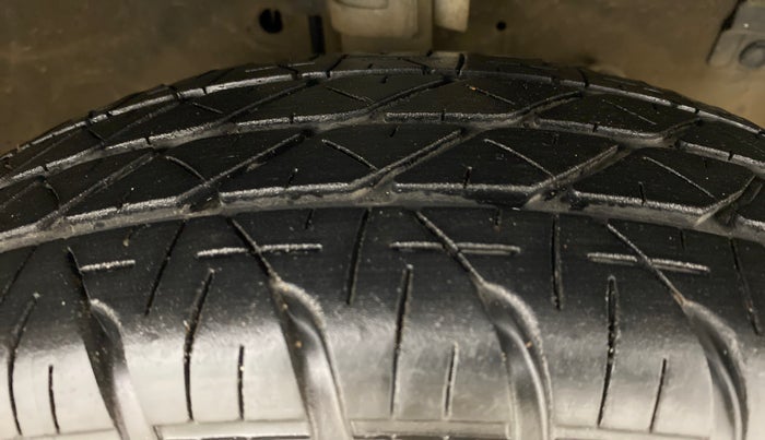 2014 Maruti Swift VXI D, Petrol, Manual, 46,579 km, Right Front Tyre Tread