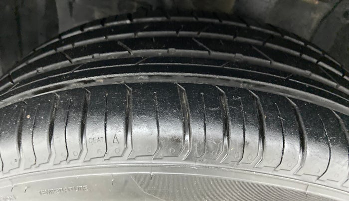 2016 Maruti Vitara Brezza ZDI, Diesel, Manual, Left Front Tyre Tread