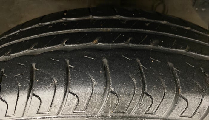 2017 Maruti Swift VXI D, Petrol, Manual, 20,534 km, Right Front Tyre Tread