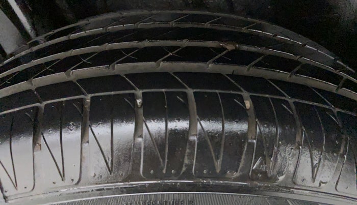 2022 Maruti BREZZA ZXI + SMART HYBRID, Petrol, Manual, 1,330 km, Right Front Tyre Tread
