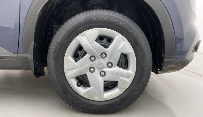 2020 Hyundai VENUE S 1.2, Petrol, Manual, 40,743 km, Right Front Wheel