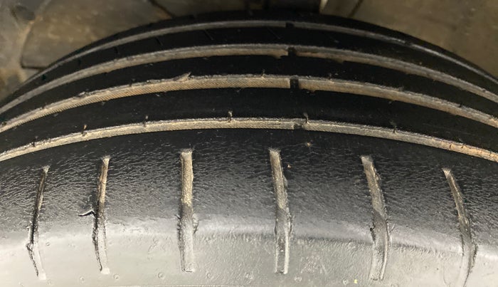 2016 Maruti Baleno ZETA PETROL 1.2, Petrol, Manual, 53,194 km, Left Front Tyre Tread