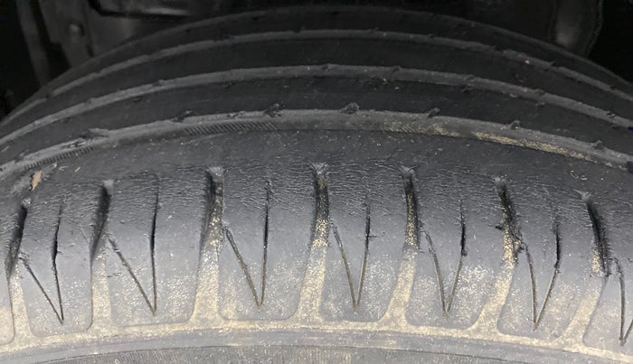 2018 Maruti Vitara Brezza ZDI, Diesel, Manual, 43,750 km, Left Front Tyre Tread