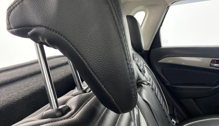 2018 Maruti Vitara Brezza ZDI, Diesel, Manual, 43,750 km, Second-row right seat - Headrest adjuster not working