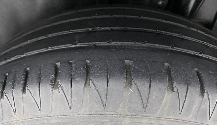 2018 Maruti Vitara Brezza ZDI, Diesel, Manual, 43,750 km, Left Rear Tyre Tread