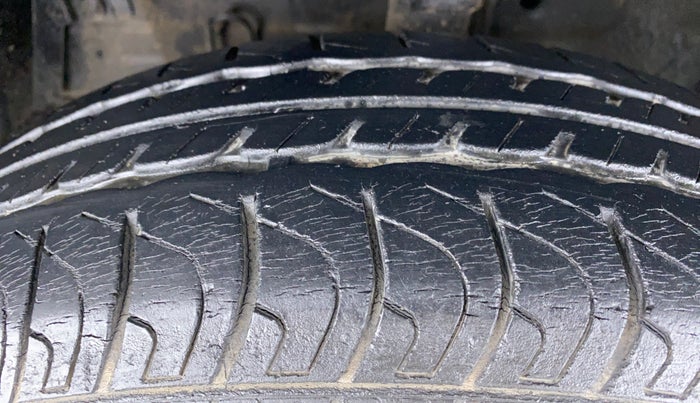 2014 Maruti Swift VXI D, Petrol, Manual, 18,947 km, Left Front Tyre Tread