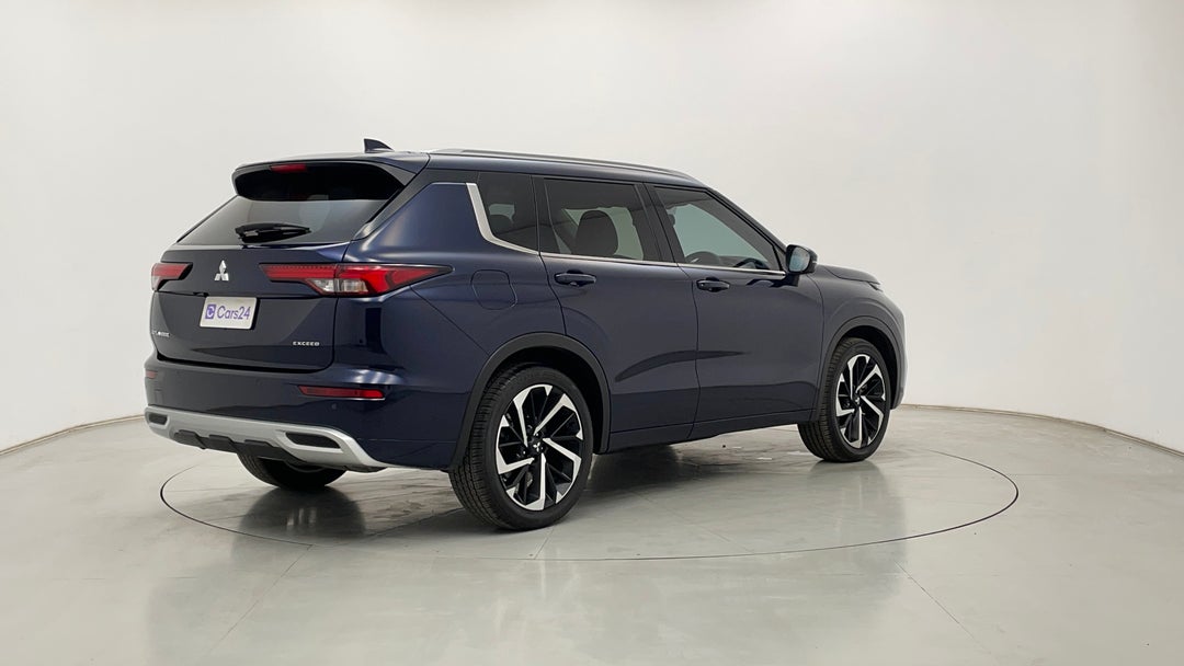 Right Back Diagonal (45- Degree) View