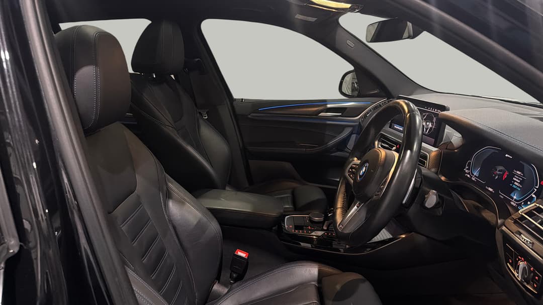 2022 BMW X3 xDrive30e M Sport (hybrid), Automatic, 55003 km, Right Side Front Door Cabin View