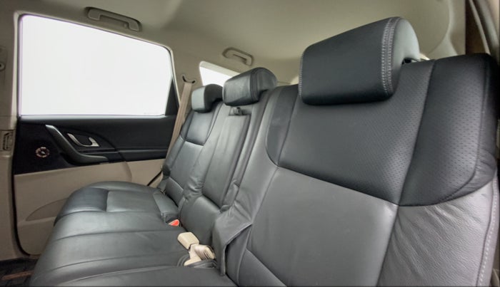 2018 Mahindra XUV500 W9, Diesel, Manual, 35,056 km, Right Side Rear Door Cabin