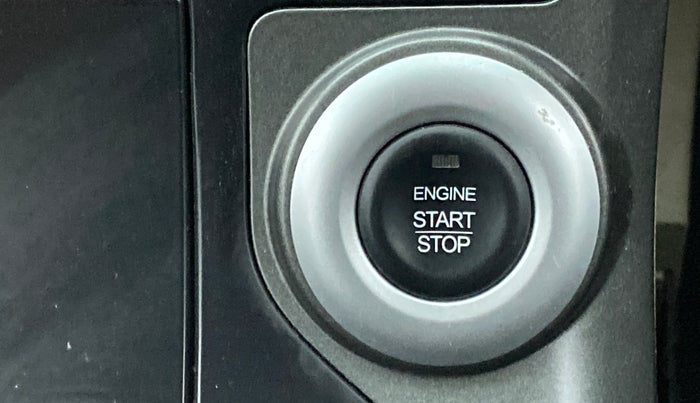 2018 Mahindra XUV500 W9, Diesel, Manual, 35,056 km, Keyless Start/ Stop Button
