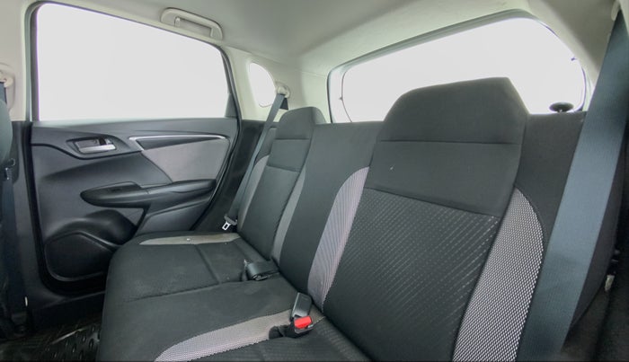 2017 Honda WR-V 1.5 i-DTEC VX MT, Diesel, Manual, 38,976 km, Right Side Rear Door Cabin