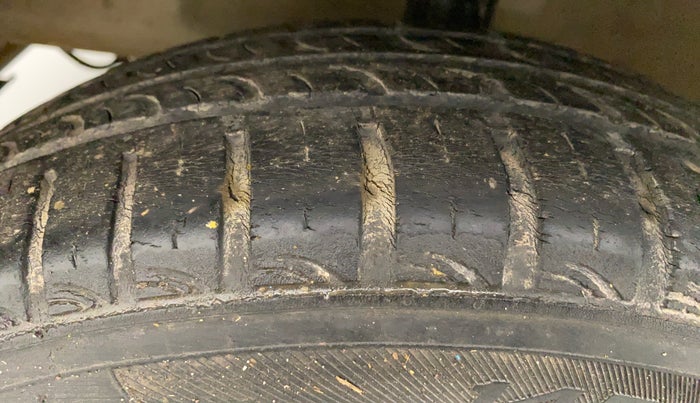 2018 Hyundai Eon ERA+ SE, Petrol, Manual, 53,142 km, Left Front Tyre Tread