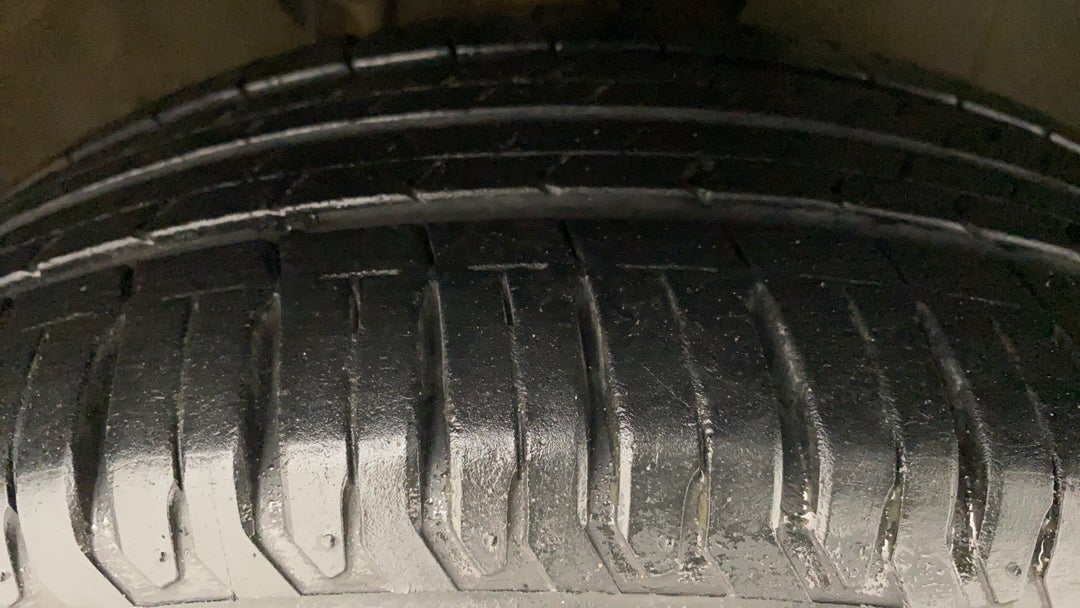 Right Front Tyre Tread