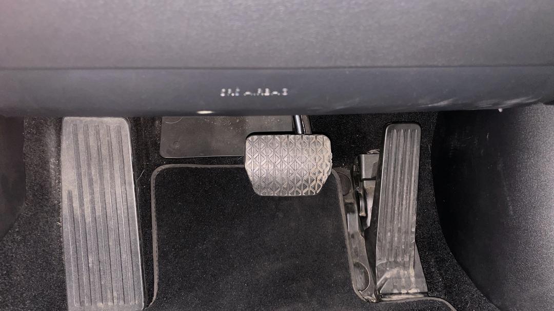 2019 Mazda Mazda3 G25 Evolve, Automatic, 80854 km, Pedals and Footmat