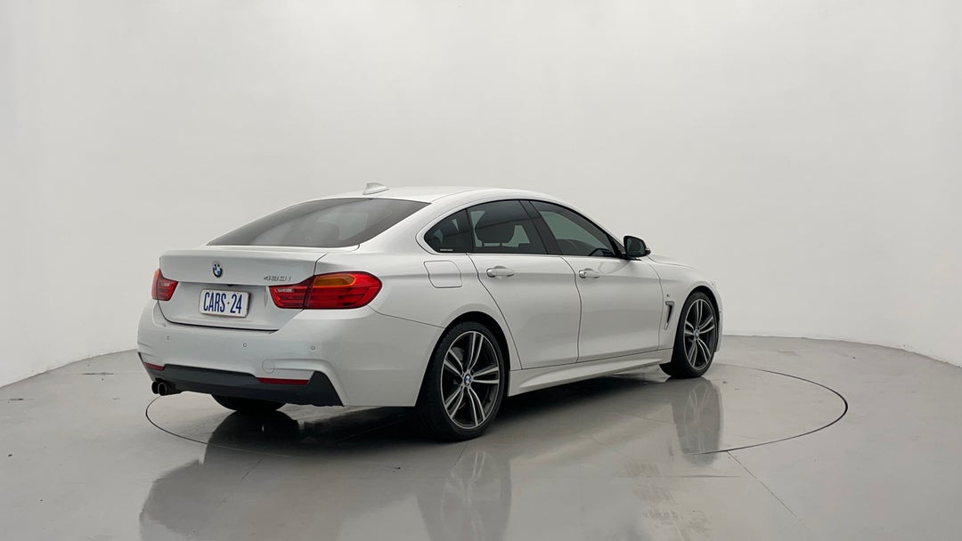 Right Back Diagonal (45- Degree) View