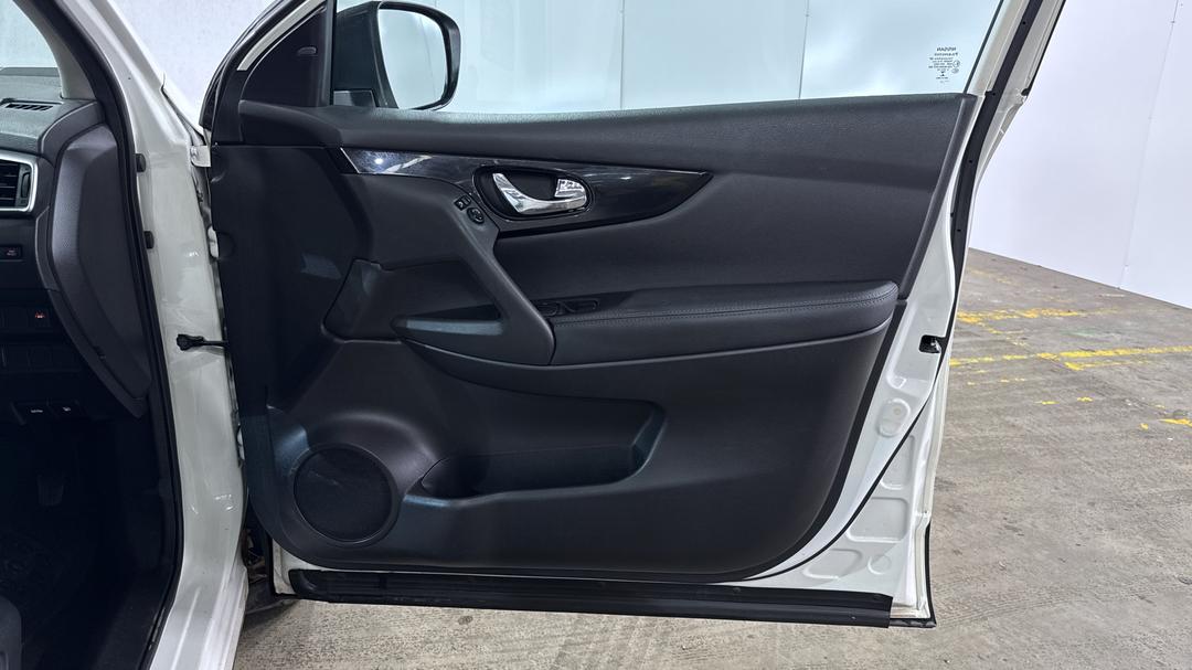 2017 Nissan Qashqai Ti, Manual, 112995 km, Speaker View