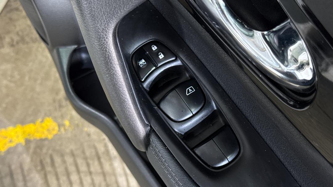 2017 Nissan Qashqai Ti, Manual, 112995 km, Drivers Side Door Panel Controls