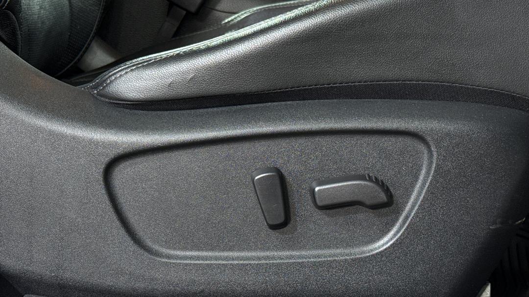 2017 Nissan Qashqai Ti, Manual, 112995 km, Drivers Side Adjustment Panel