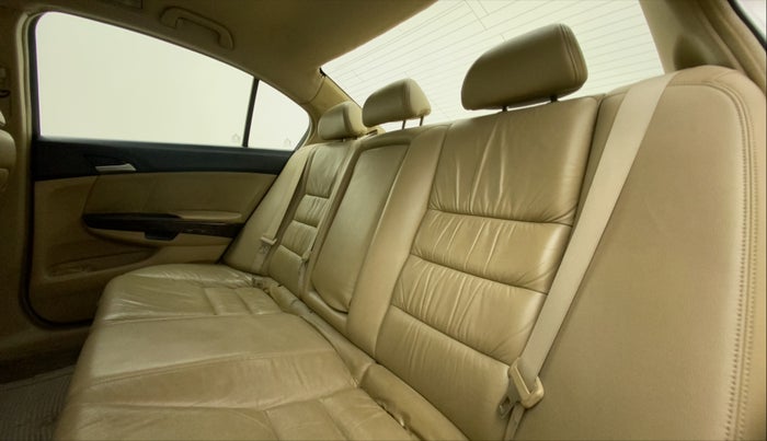 2010 Honda Accord 2.4L I-VTEC AT, Petrol, Automatic, 1,06,053 km, Right Side Rear Door Cabin