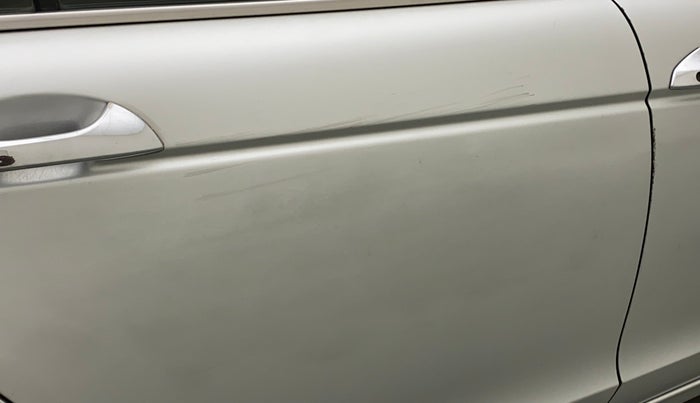 2010 Honda Accord 2.4L I-VTEC AT, Petrol, Automatic, 1,06,053 km, Right rear door - Minor scratches
