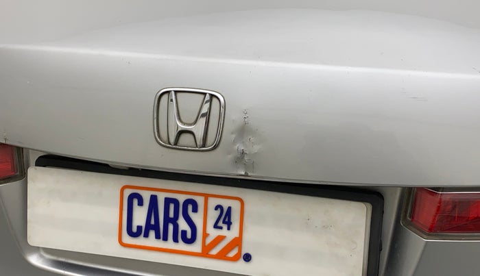 2010 Honda Accord 2.4L I-VTEC AT, Petrol, Automatic, 1,06,053 km, Dicky (Boot door) - Slightly dented