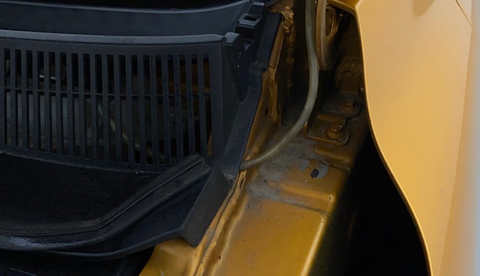 2020 Renault TRIBER RXZ, Petrol, Manual, 42,381 km, Bonnet (hood) - Cowl vent panel has minor damage