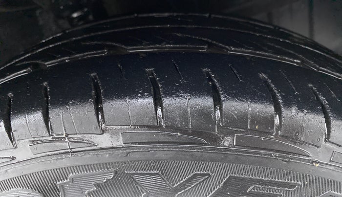 2015 Hyundai Eon D LITE PLUS, Petrol, Manual, 23,499 km, Right Front Tyre Tread
