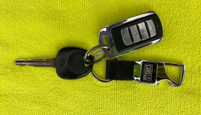 2015 Hyundai Eon D LITE PLUS, Petrol, Manual, 23,499 km, Key Close Up