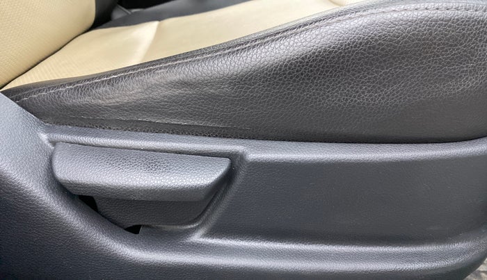 2015 Hyundai Eon D LITE PLUS, Petrol, Manual, 23,499 km, Driver Side Adjustment Panel