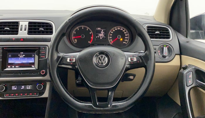 2016 Volkswagen Polo HIGHLINE1.2L, Petrol, Manual, 1,15,699 km, Steering Wheel Close Up