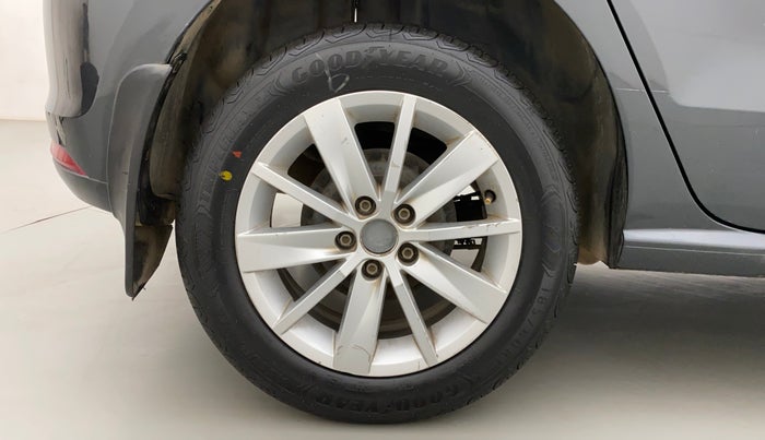 2016 Volkswagen Polo HIGHLINE1.2L, Petrol, Manual, 1,15,699 km, Right Rear Wheel