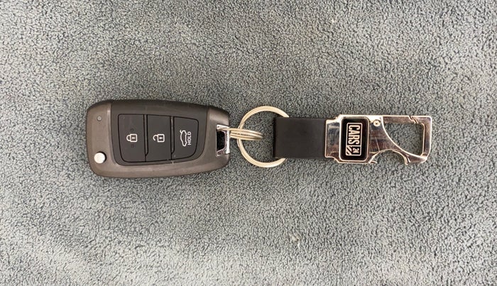 2018 Hyundai Verna 1.6 VTVT SX, Petrol, Manual, 44,659 km, Key Close Up