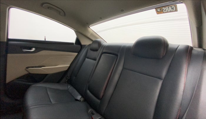 2018 Hyundai Verna 1.6 VTVT SX, Petrol, Manual, 44,659 km, Right Side Rear Door Cabin