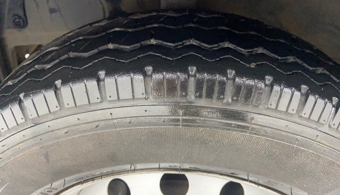 2015 Hyundai Eon D LITE PLUS, Petrol, Manual, 54,326 km, Left Front Tyre Tread