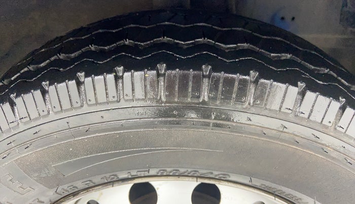 2015 Hyundai Eon D LITE PLUS, Petrol, Manual, 54,326 km, Right Front Tyre Tread