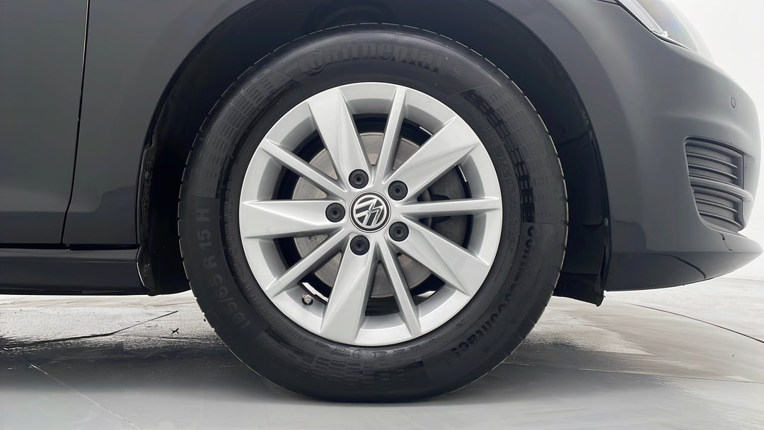 2017 Volkswagen Golf 92 Tsi Trendline, Automatic, 49180 km, Right Front Wheel