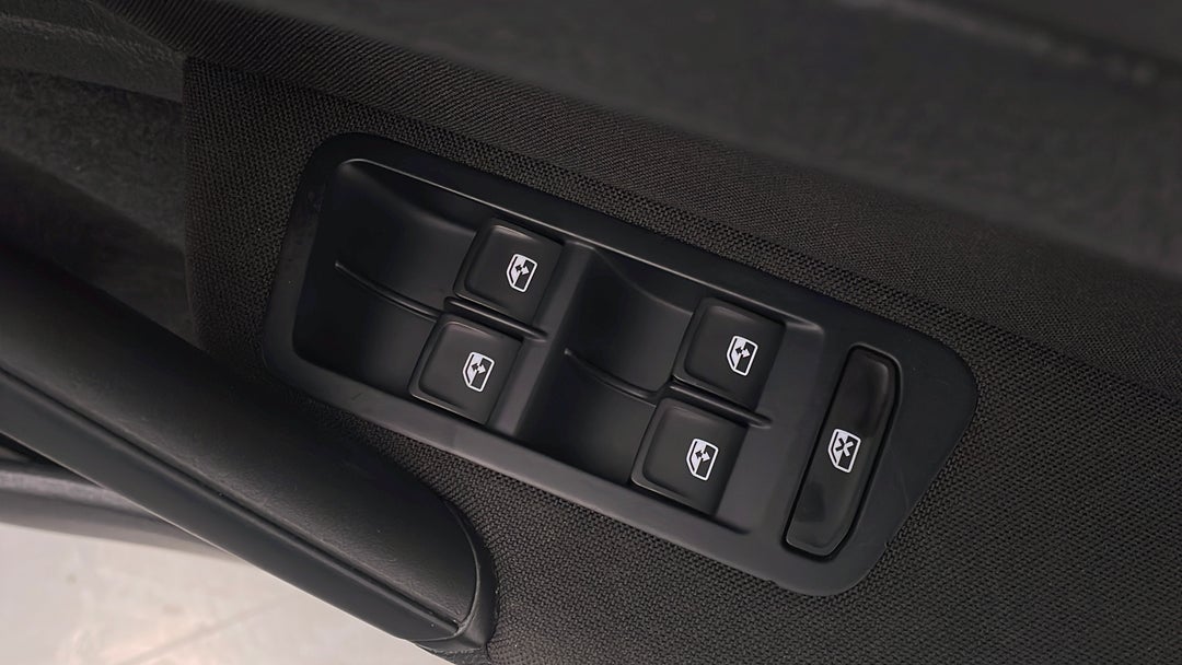 2017 Volkswagen Golf 92 Tsi Trendline, Automatic, 49180 km, Drivers Side Door Panel Controls