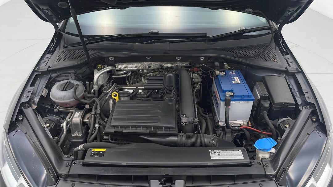 2017 Volkswagen Golf 92 Tsi Trendline, Automatic, 49180 km, Open Bonnet (Engine)