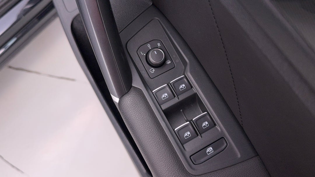 2018 Volkswagen Tiguan 162 Tsi Highline, Automatic, 87930 km, Drivers Side Door Panel Controls