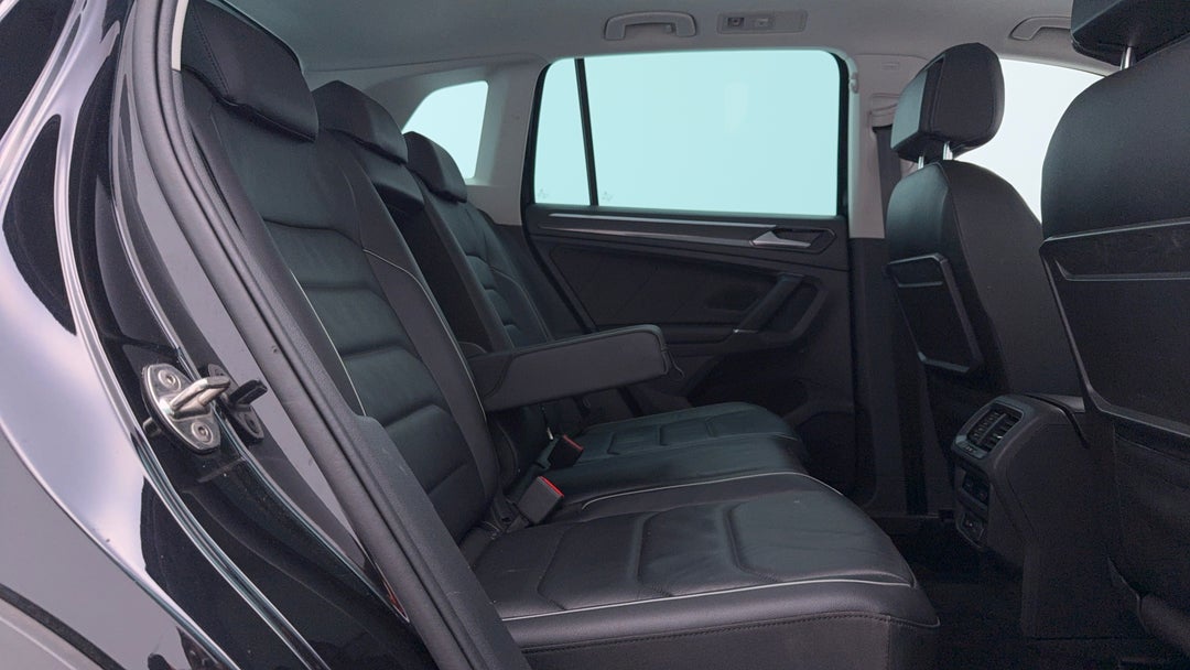 2018 Volkswagen Tiguan 162 Tsi Highline, Automatic, 87930 km, Right Side Rear Door Cabin View