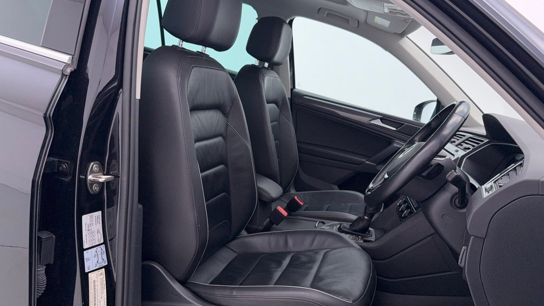 2018 Volkswagen Tiguan 162 Tsi Highline, Automatic, 87930 km, Right Side Front Door Cabin View