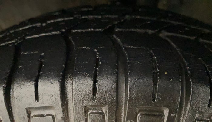 2014 Maruti Alto 800 VXI, Petrol, Manual, 40,382 km, Left Front Tyre Tread