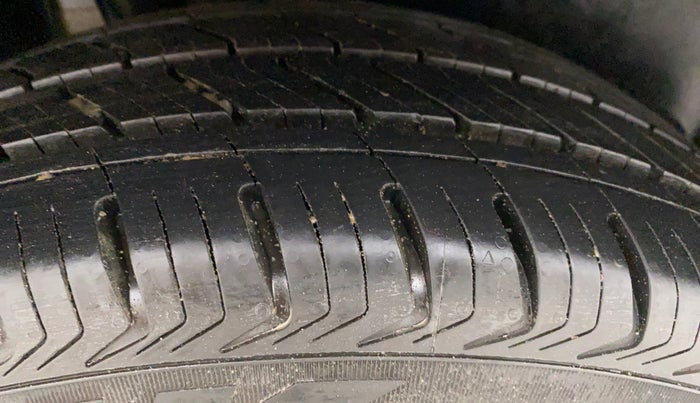 2022 Maruti Dzire ZXI CNG, CNG, Manual, 6,505 km, Right Rear Tyre Tread